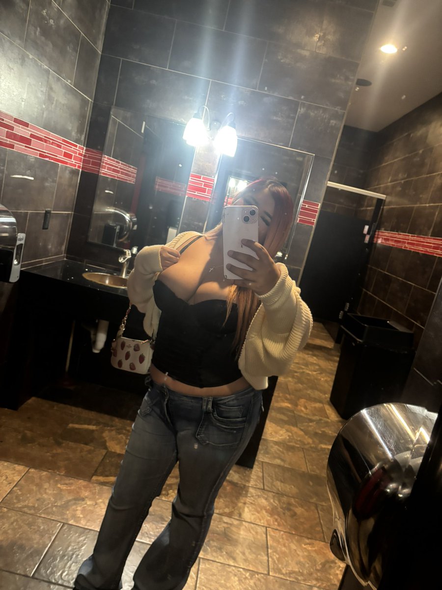 godly_paris's tweet photo. me @ 5th quarter in visalia🫦 #outfitinspo #outfitcheck #hi #5thquarter #visalia #559baby #contentcreator #latina #fitcheck https://t.co/vmPpEmLBDF