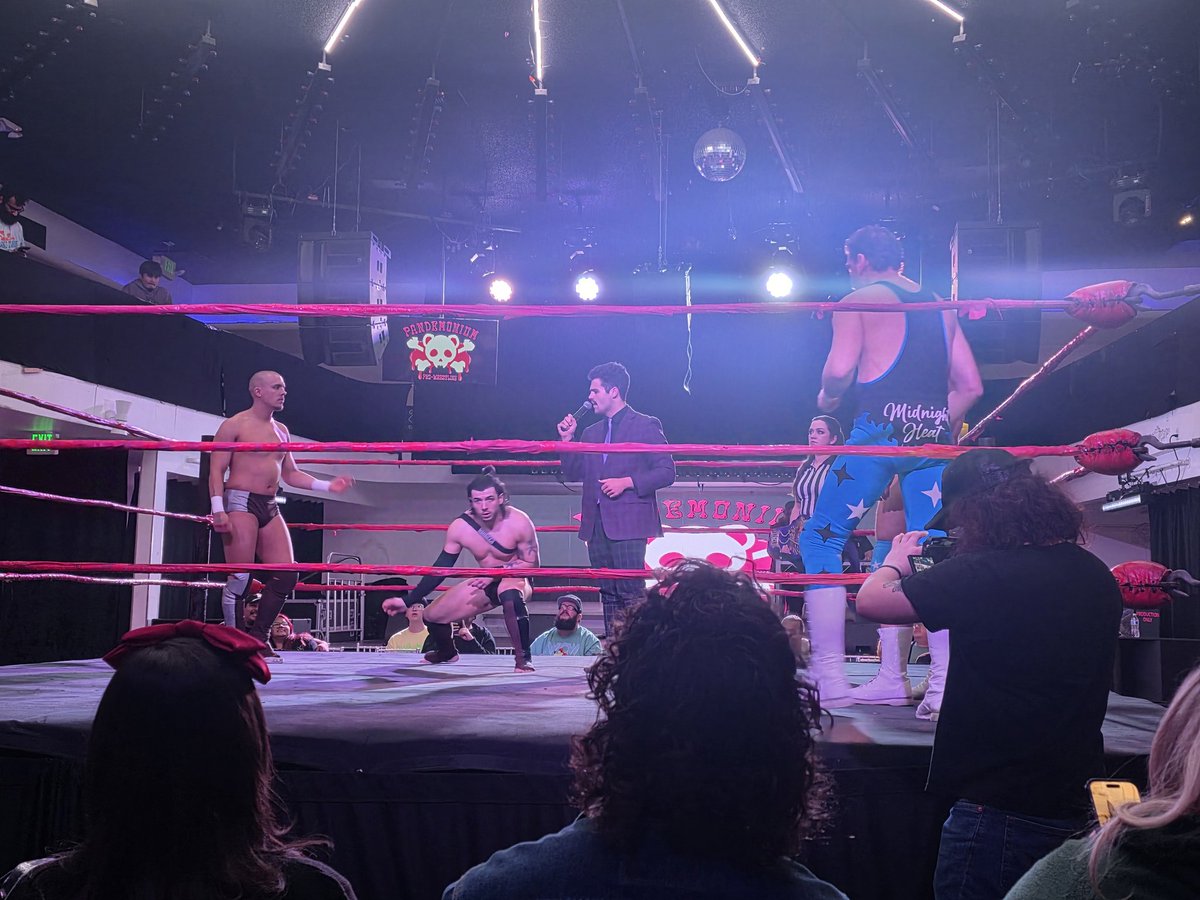 Pinklightsticc tweet media