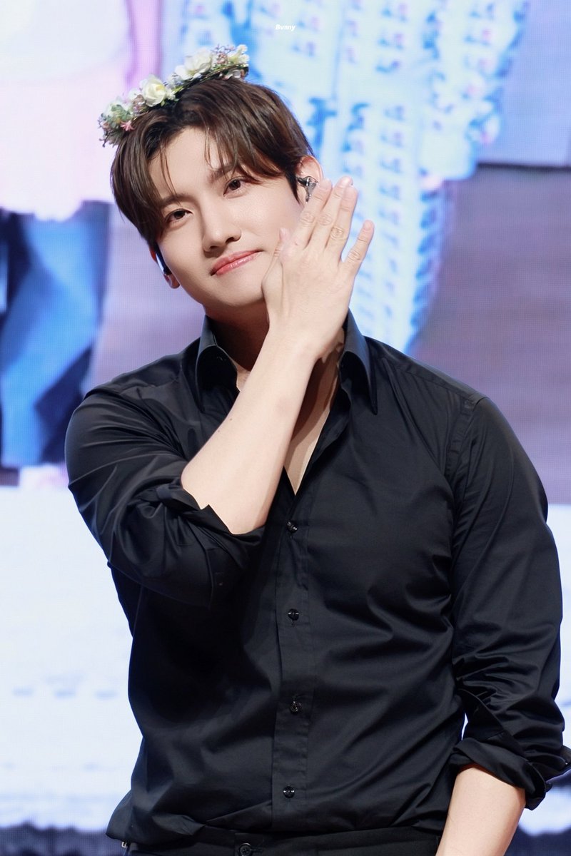 MydarlingStayG's tweet photo. 📸｜🌼
#チャンミン #CHANGMIN 
#최강창민 #심창민 
#東方神起 #TOHOSHINKI #TVXQ https://t.co/1wFNtzUD0g