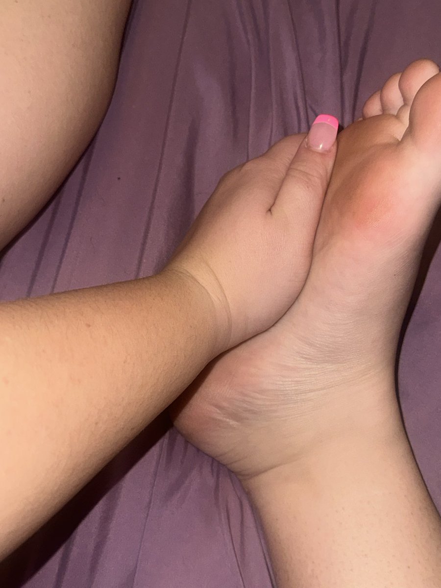 Barefootbby tweet media