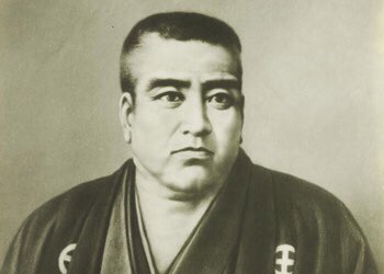 石倉の院長、以前女性患者に「西郷隆盛に似てる」と言い炎上したことがあります🔥
しかも本人は「目と眉の距離がどうの」と言い訳をしました
あのな、痩せてる人にはまず西郷隆盛なんていう言葉は出てこないんだわw
他にもゴリラとかの報告もありましたし、鼻を指摘しますが、鼻メニューはありませんw