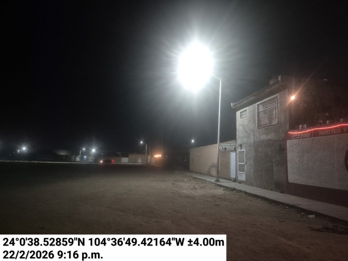 PPabloeas's tweet photo. Buenas noches @josejoseantonio @spublicos_dgo @DurangoCap @urbano_dgo en frac Geraldin las luminarias sobre el lote baldío no prenden Mujeres estudiantes y trabajadoras transitan desde temprano hasta muy noche @Canal12Dgo @heber_noti121ed @canal10durango @Sallvatoree https://t.co/adsog2CizQ