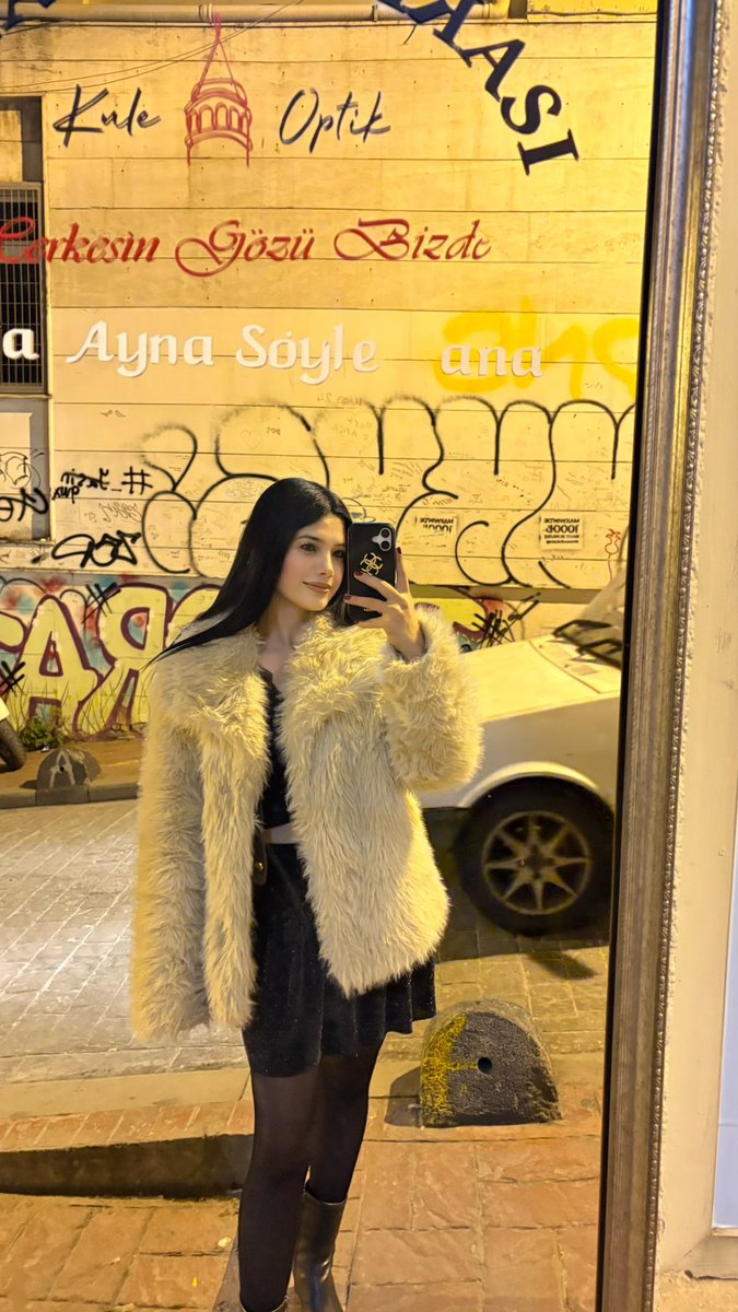 mkbuss_'s tweet photo. Sevildiğim kadar değil, güçlü kaldığım kadar var oldum. https://t.co/tdGHIEHP70