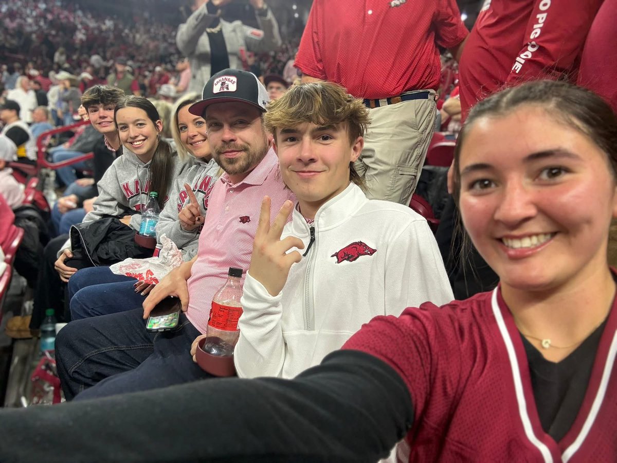 GracieD_2106's tweet image. I got to watch the razorback softball team play on Saturday. They inspire me to be a better individual and player. Along with softball, I enjoyed watching basketball and baseball!
#GoRazorbacks