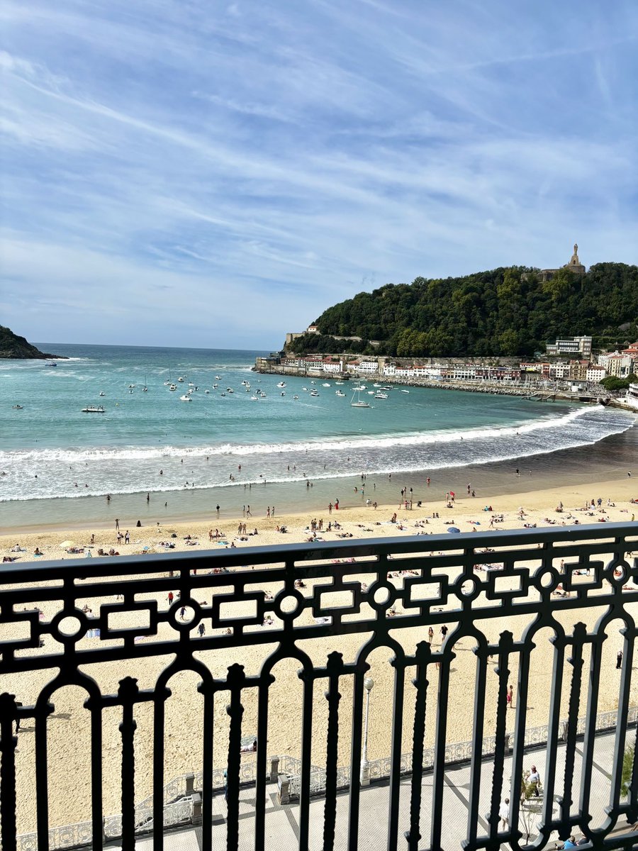 撮影裏話】 こちらは発売後から話題沸騰中の、色気ある菊池さんの