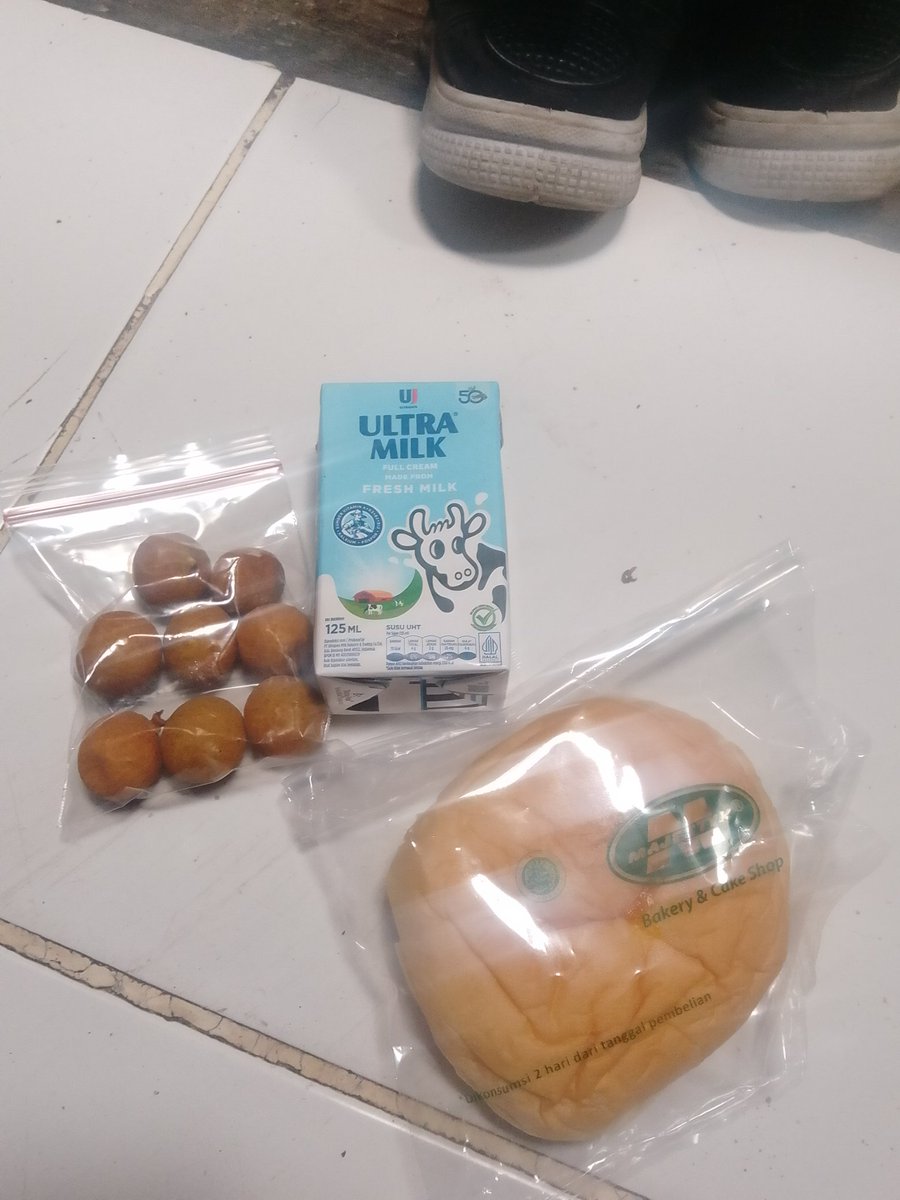 Menu mbg dihari pertama masuk sekolah.. terimakasih pak <a href="/prabowo/">Prabowo Subianto</a> sangat membantu buat buka puasa😁🙏