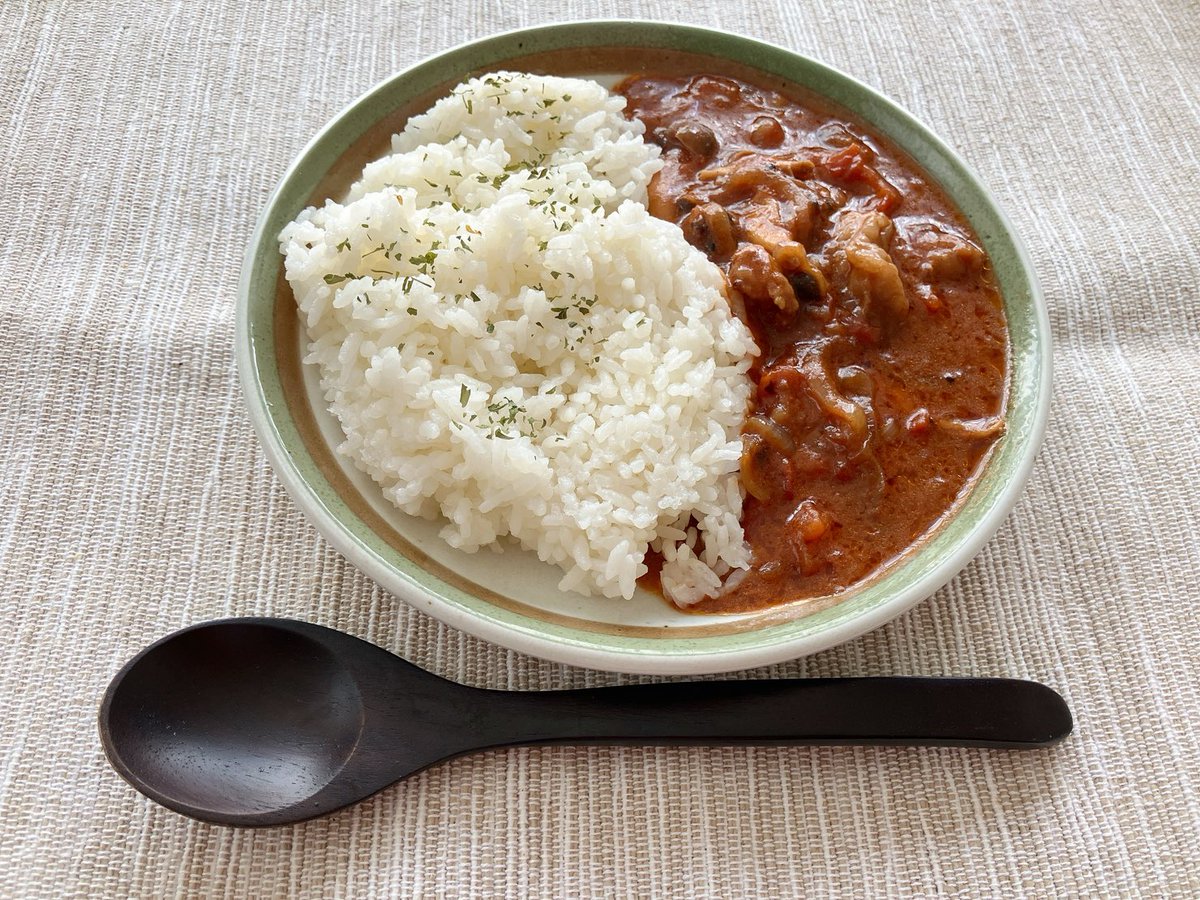 KazusanMeshi's tweet photo. 三連休の最終日。久しぶりのハヤシライス。明日のまで待った方が美味しいとわかりつつも、沢山食べてしまいました！
#おうちごはん
#おうちカフェ 
#ハヤシライス https://t.co/YNApQGk0SD