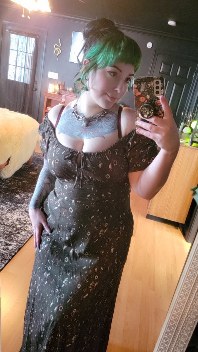 XenoQueen tweet media