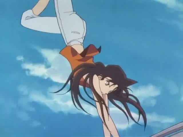 ท่านหกสูงบนหลังคารถด้วยซ้ำ