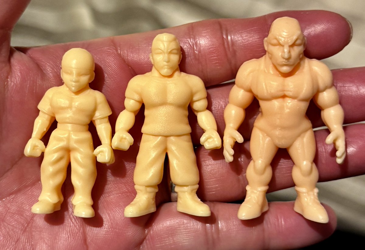 前のガイア達のポストを林たかあき先生に反応もらってしまった！！うれしいっす！！
手に取ったことで分かった修正を進めて出力してみました。良くなってきました！！
(新↔︎旧)