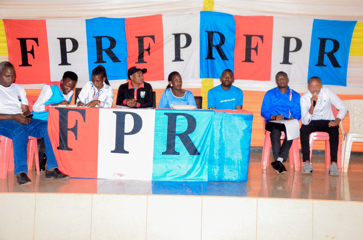 FprMurama's tweet photo. Kuri iki cyumweru muri sale #umuganda #murama hateraniye urubyiruko rw'abanyamuryango ba #FPRinkotanyi ,yar'intekorusange yamurikiwemo ibikorwa bitandukanye bikorwa n'urubyiruko  ndetse hatangwa n'ikiganiro kuvuga k'uruhare rw'urubyiruko mu kubaka  uRwanda twifuza.@rpfinkotanyi https://t.co/e87VRZtjCP
