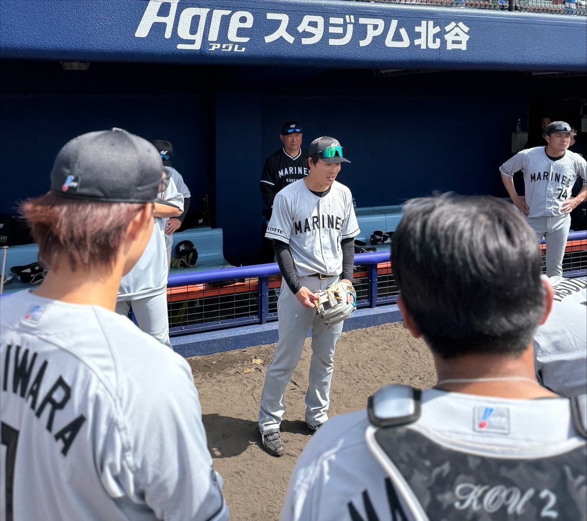 本日の円陣も #友杉篤輝 選手。 さあ行こう！ #chibalotte #広報