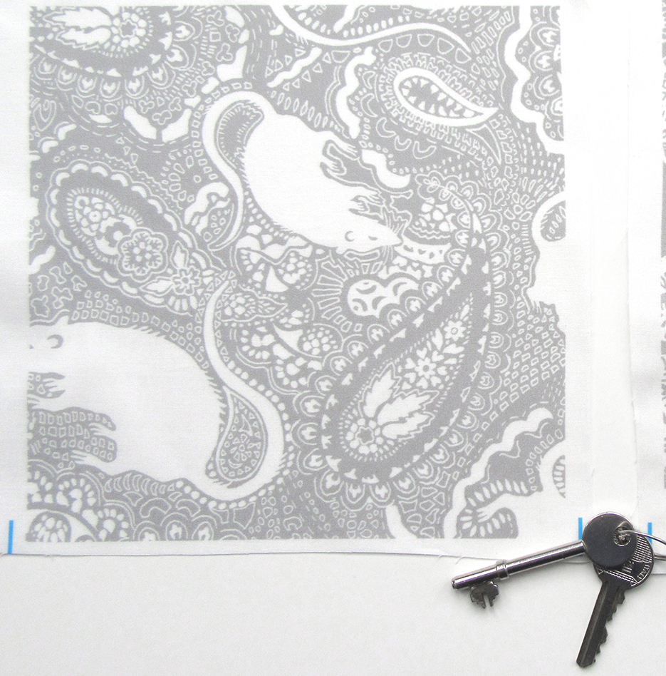 Today, the Paisley Rats design (grey-white version) was selected by Margaret. It was one of her favourite designs among the millions of designs on the Spoonflower website. Here's a photo I took in my studio of a printed fabric sample of the design. #rats
spoonflower.com/en/fabric/7030…