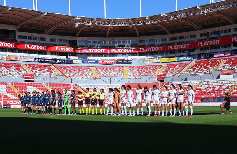 Respecto a los incidentes ocurridos a las inmediaciones del Estadio Victoria, la Secretaría de Seguridad Pública del Estado informó:

elpodium.mx/la-sspe-inform…