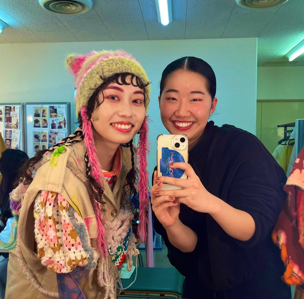イノリと写真撮ってもらってました🫶
全部かわいすぎる！！

髪の毛を編み編みしたり、激しいフロアワークに耐えられるように帽子をガチガチに固定したり、袖中で高速コート脱がしタイムアタックをしたり、色々していました🕊️🕊️
#プレイイズプレイ