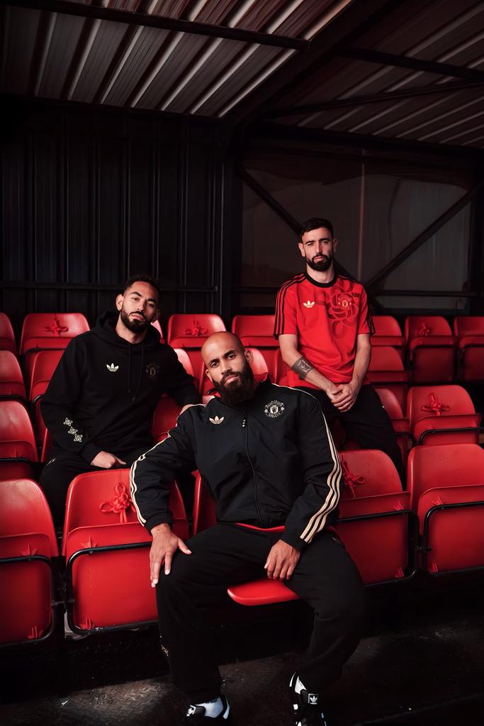 FINALLY the wait is over. Today is Carrick's Ball.
Come ON UNITED 💪

GOOD MORNING FRIENDS OF MR ANDI ............