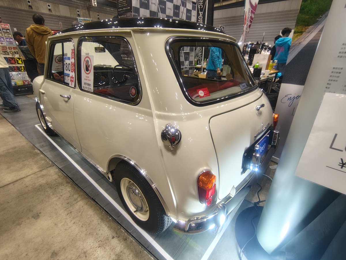 クーパー様 商談中 遂にミニクーパーも1800万円の時代に突入かぁ😱 一般市民の私には