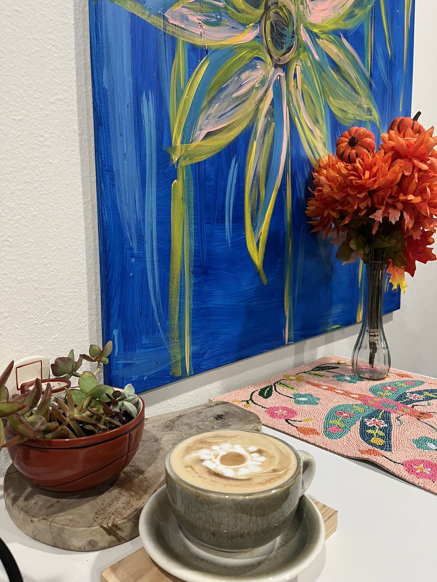 OfficiallyGilli's tweet photo. My art. My coffee. My creative day. https://t.co/evfHbDVzZC