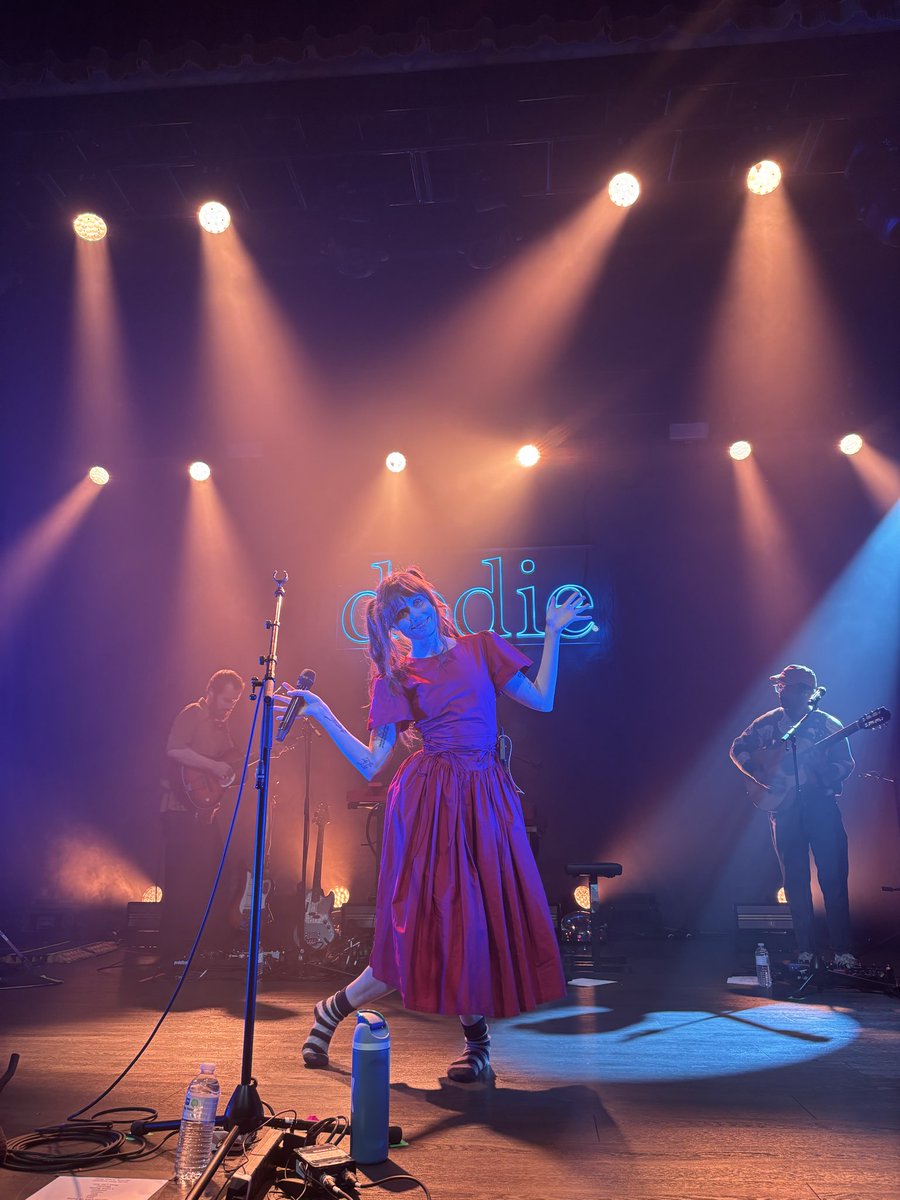 nerdycassidy's tweet photo. dodie concert was absolutely FABULOUS!!! I’m so grateful and I truly had the time of my life. Thank you thank you @doddleoddle 💕❤️🥰 https://t.co/DukKrW91Zw