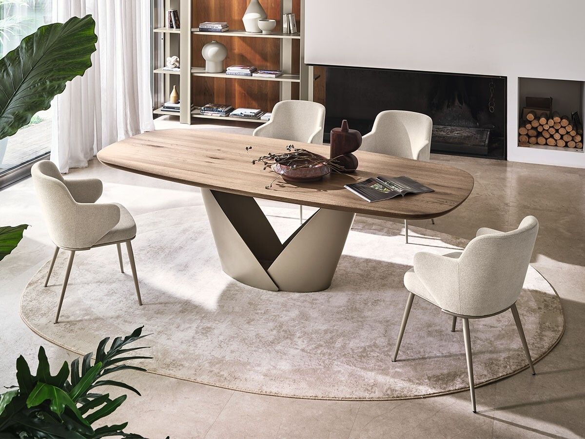 現代のリビング空間で主役となる存在感を備えたダイニングテーブル。花