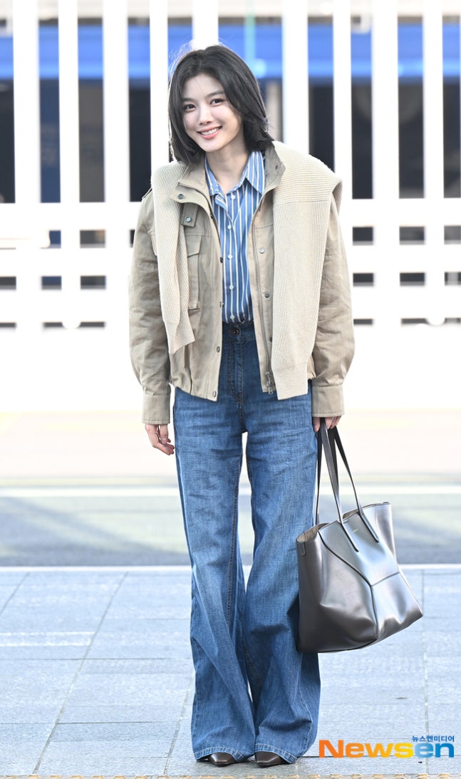 Kstyle_news's tweet photo. 【PHOTO】キム・ユジョン、ファッションウィークに出席するためイタリアへ出国（動画あり） 
https://t.co/ngRbgX4cRr
 
#キムユジョン #김유정 #KimYouJung https://t.co/EX6zvCf71p