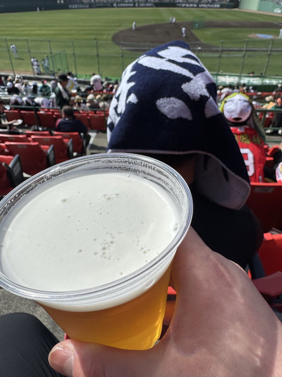 Xpu9A's tweet photo. 昼間から飲むビール最高！！

日差し強過ぎて始まる前に干からびそう
そして日焼けがヤバそうで死ぬ https://t.co/7Cy8glXaUJ