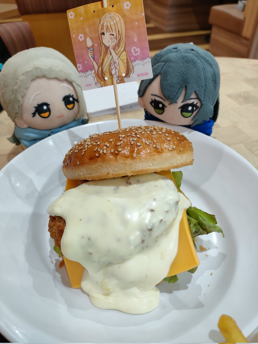 プロデューサー、ことねだけど、ハンバーガーでも良いよ。
…まぁお二人のは持ってますから、ほかのコラボも食べてみましょう。
#初星学園ぬいぬい部 #学マス極楽湯
