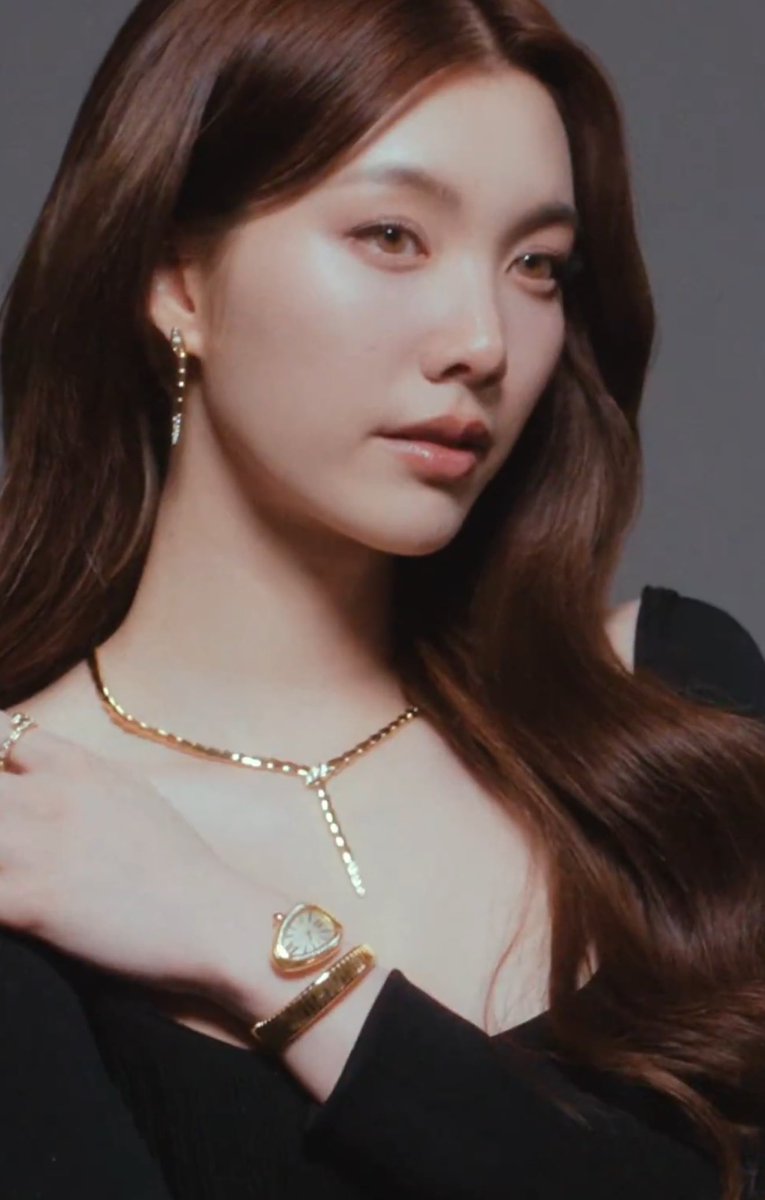 jamedeamas's tweet photo. Orm Kornnaphat has officially become the newest "Friend of the House" for BVLGARI Thailand after continuously collaborating with the brand

CONGRATULATIONS TO MY BABI 🤍

 WELCOME ORM TO BVLGARI
#ORMFRIENDOFBVLGARI https://t.co/kDnJbW8Ztt