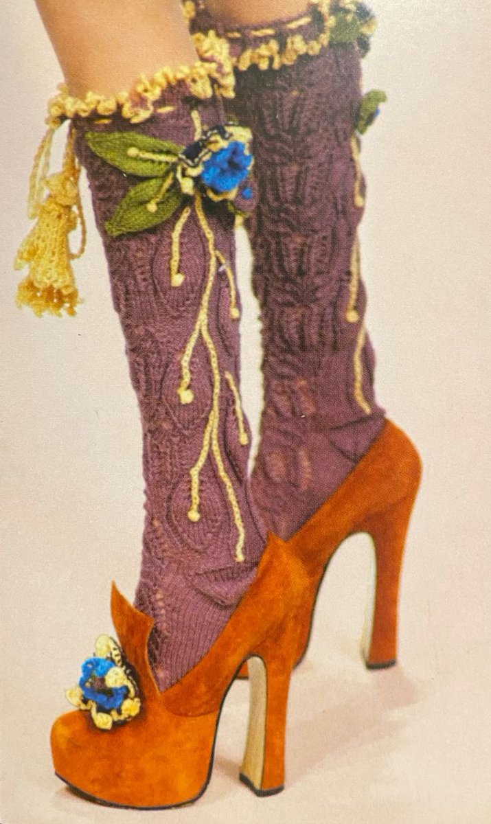 LaModeUnknown's tweet photo. The CROCHETED knee socks of ✨️Vivienne Westwood✨️ Fall/Winter 1994.🪡 https://t.co/oEGfNO3S8f