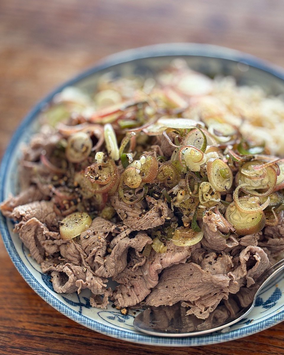 牛肉しゃぶしゃぶしてミョウガモリモリ乗っけてジャスミンライスで食べるやつ