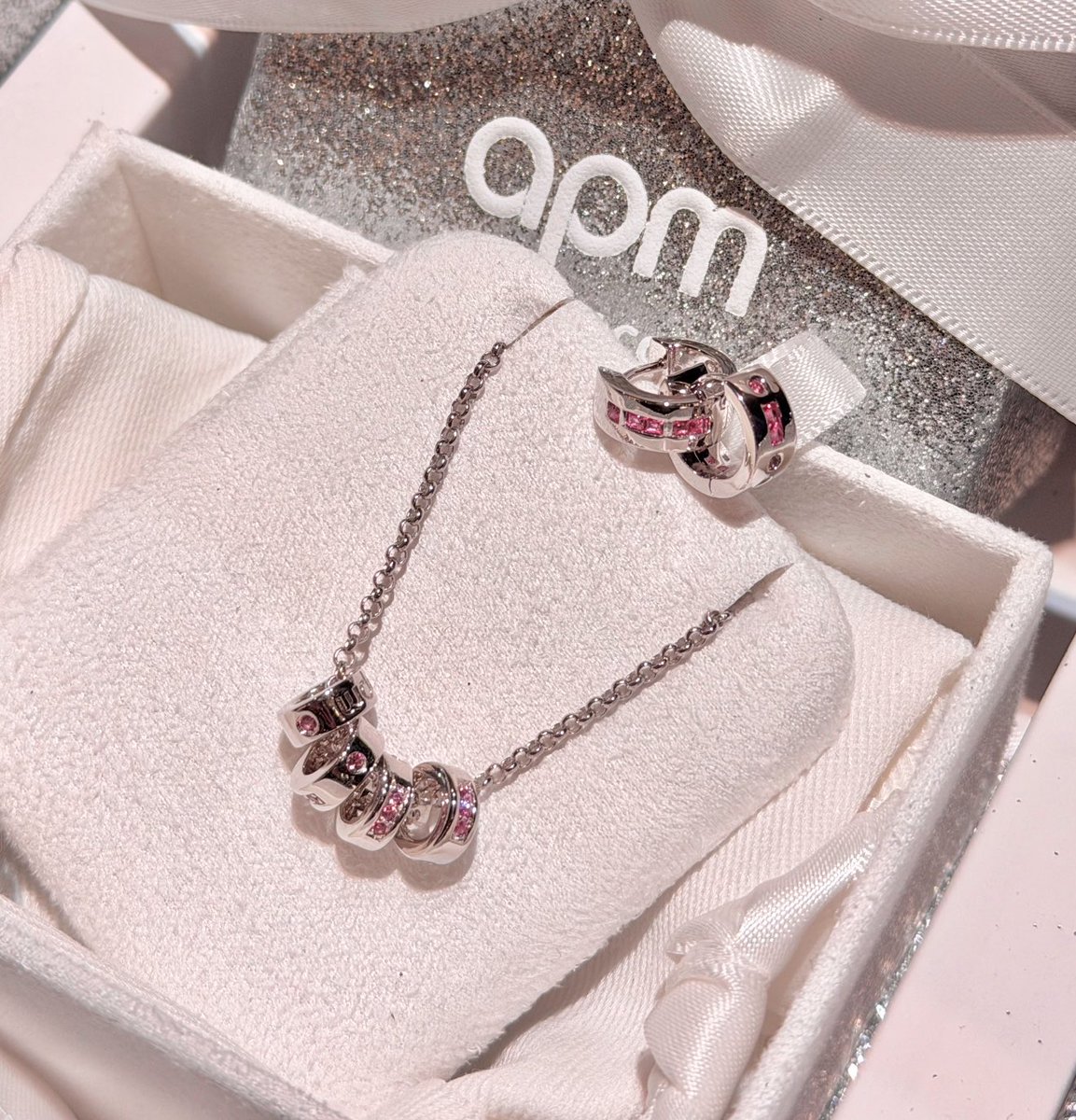 NueaPreStore's tweet photo. PRE - สร้อยคอ apm MONACO  #โจวอี้หราน
Limited - morse rose สลัก ZYR (ZhouYiran) 

เส้นละ 6890฿ Free ems

สั่งซื้อทางdm หรือ line 
รอเข้าไทย 7-15 วันหลังส่งออกจากจีน 

#ZhouYiran https://t.co/fQGeSo0qNs