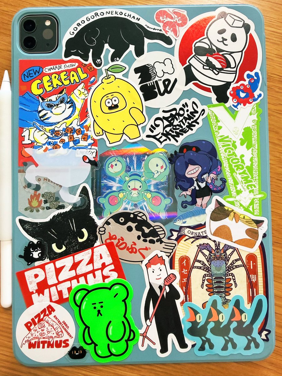 最近買ったステッカー達をiPadに貼ってアップデートしました💃✨
表面は折り目がついてるので貼るの難しい…😭 