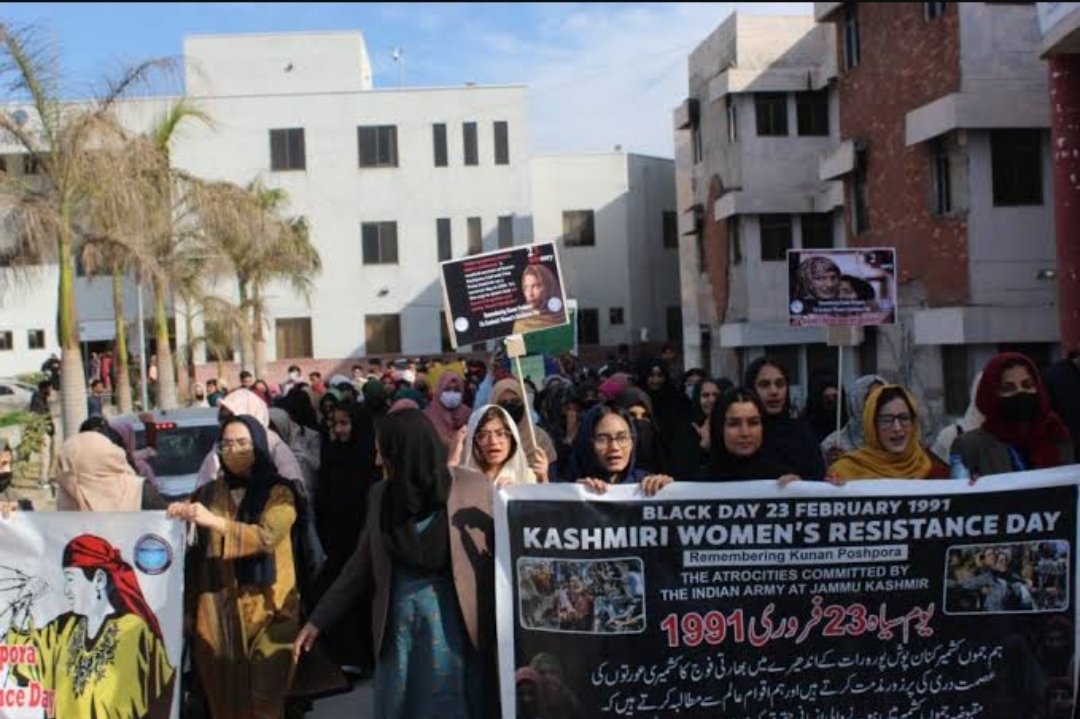 On the night of Feb 23, 1991, Indian forces cordoned off #KunanPoshpora, detained and tortured the men, then gang-raped around 100 Muslim women aged 13-80, even pregnant women under the cover of a so-called "search operation."
A night of terror Kashmir still demands justice for.