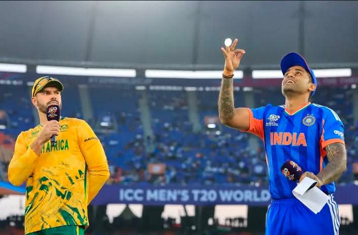 Raj16Kumar's tweet photo. 🪴 इतिहास खुद को दोहराता क्यों है? 💔🏏🪴
2023 हो या 2026…🥲
दिल फिर उसी मैदान में टूटा 💔
मोदी स्टेडियम बना भारत की पहली हार का गवाह 🤪
#TeamIndia #WorldCup #T20WorldCup2026 #CWC2023 #IndianCricket #CricketLovers #BleedBlue #NarendraModiStadium #IndianFans #CricketEmotion 💙🏏