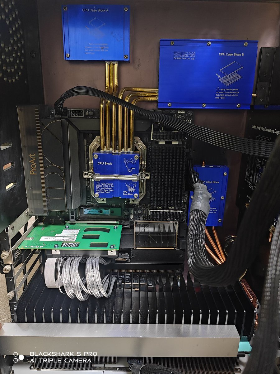 mmolink's tweet photo. 完全ファンレス無音ゲーミングPC
CPU AMD 9800X3D
M/B ASUS X870E CREATOR
メモリ kingbank 16GB×2  EXPO7600
SSD Intel P5800X 400GB
グラボ PNY RTX5070Ti ARGB OC
電源 FSP Hydro Ti pro 850W（ファン取り外し済）
ケース ZALMAN TNN500AF
CPUは高負荷時に最大で75℃
グラボは180W負荷で75℃ https://t.co/QoxsipTG21