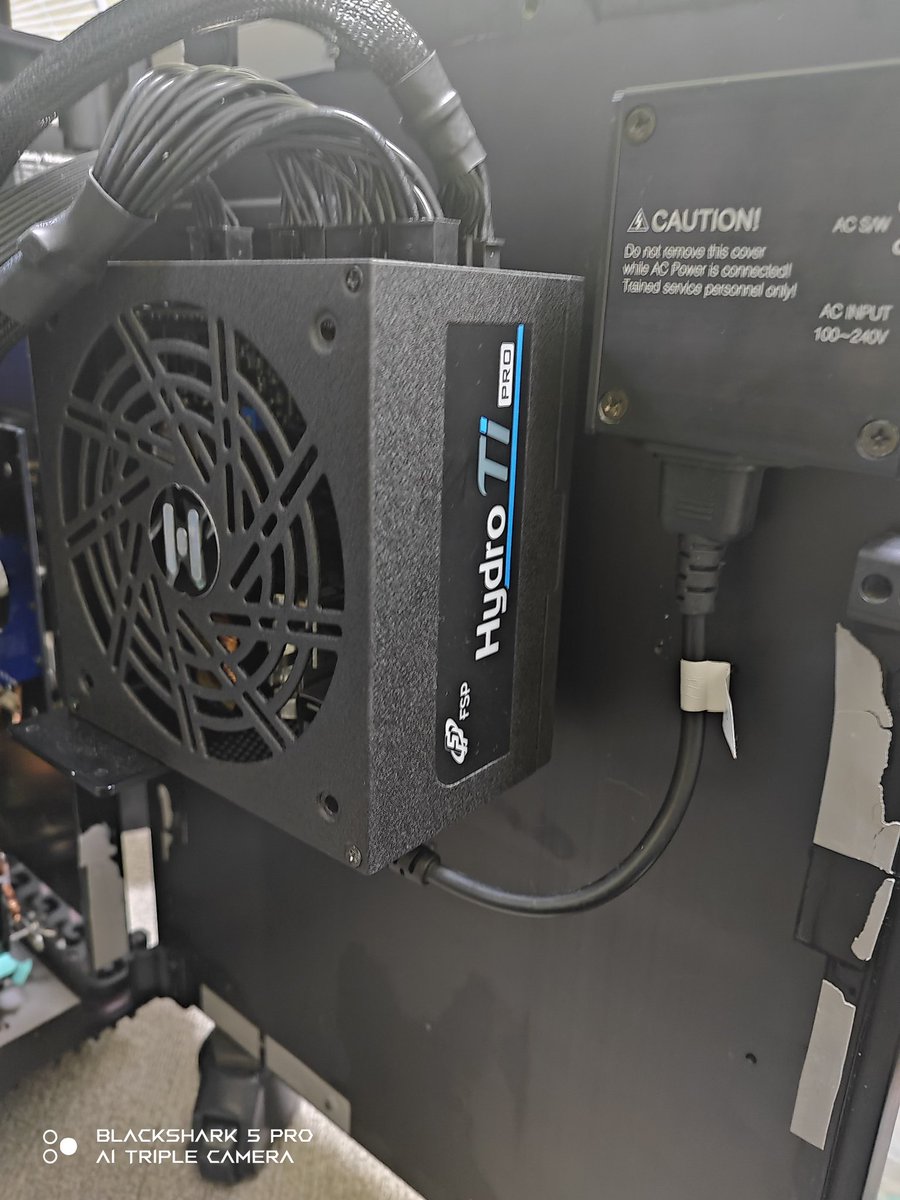 mmolink's tweet photo. 完全ファンレス無音ゲーミングPC
CPU AMD 9800X3D
M/B ASUS X870E CREATOR
メモリ kingbank 16GB×2  EXPO7600
SSD Intel P5800X 400GB
グラボ PNY RTX5070Ti ARGB OC
電源 FSP Hydro Ti pro 850W（ファン取り外し済）
ケース ZALMAN TNN500AF
CPUは高負荷時に最大で75℃
グラボは180W負荷で75℃ https://t.co/QoxsipTG21