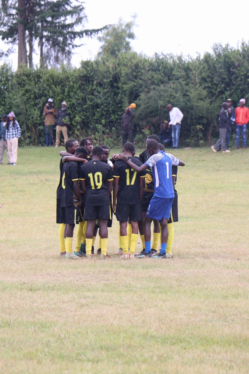 FcKaruracomm's tweet photo. 90 minutes of pure heart 💛🖤
@TeamVeloNos
#WeMove #PushingLimitsGettingBetter
#AbayomiVeloNos 
#GuangoFc

📸 Watuka lilac . https://t.co/x1X5cklNep