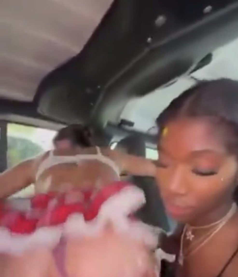 Finally found the trending besties vid

A thread 🧵