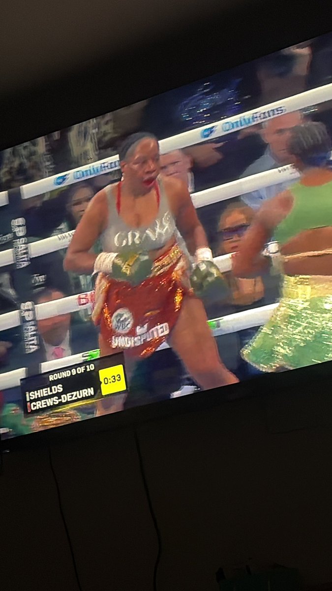 ALWAYSWRIGHT2U's tweet photo. #DAZN #SHIELDS #crews-dezurn. This lady said she didn’t care if she win, she made it to 10. https://t.co/E2wDwlKcZa