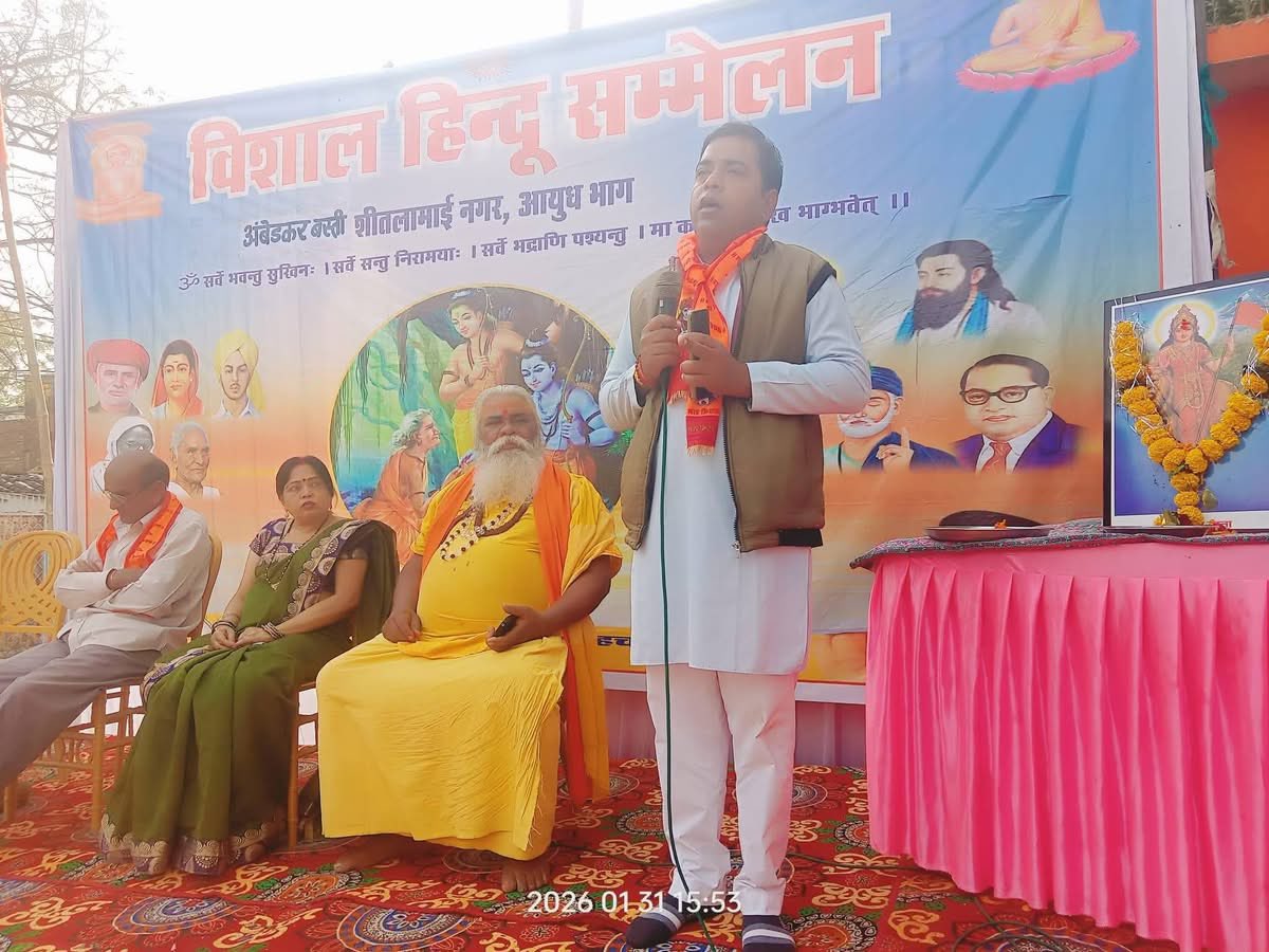 विडंबना देखिए, विराट हिंदू सम्मेलन करवा रहे हैं और स्टेज पर ऐसे महानुभावों का चित्र लगवा रहे हैं जिन्होंने अपने जीवनकाल में देवी, देवताओं का घोर अपमान किया है…