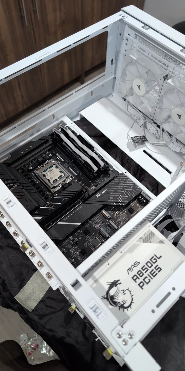 Well... went into the computer store expecting only a GPU upgrade, ended up in a new build 😞