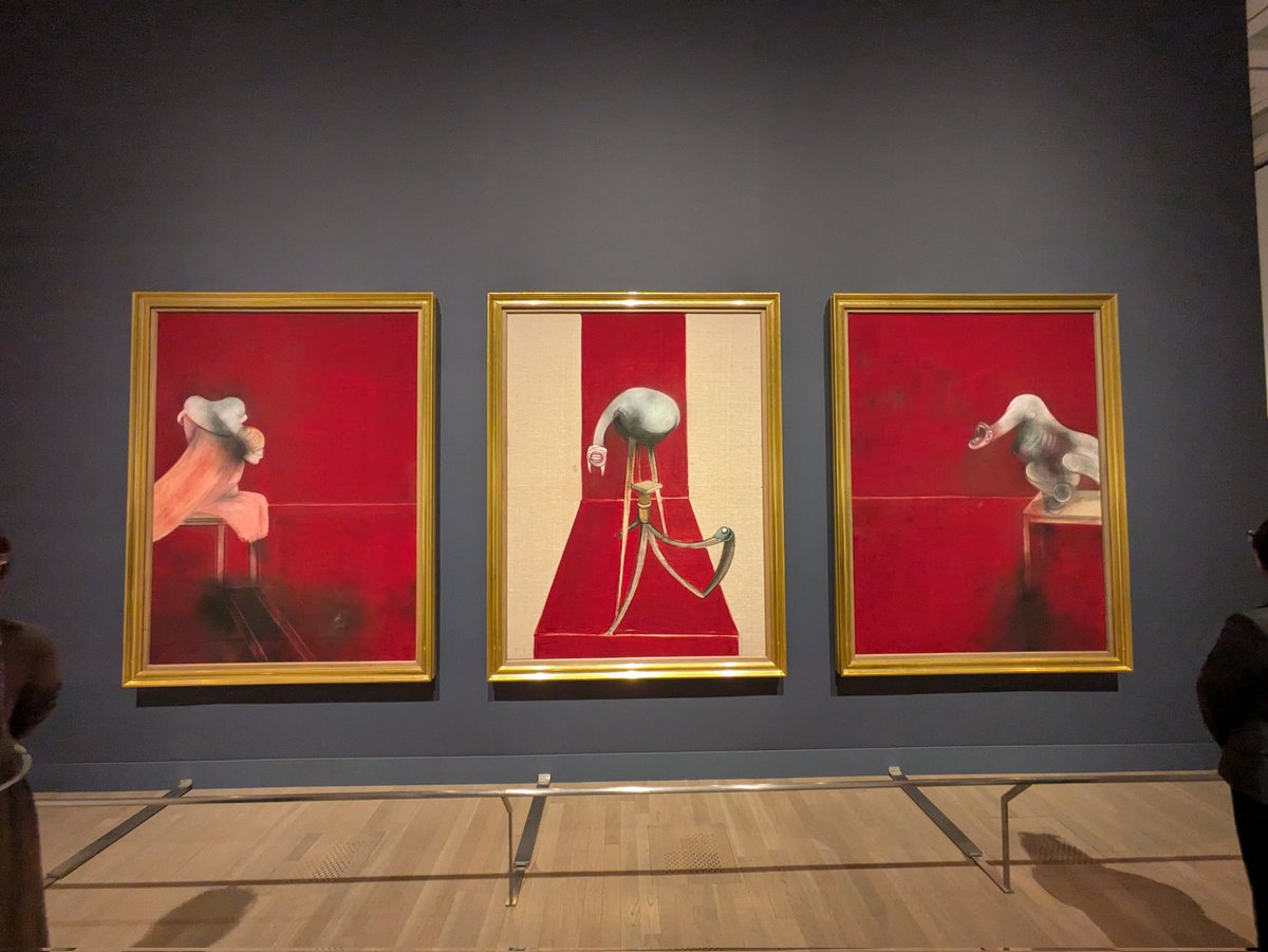hide_mon_'s tweet photo. テート展、見応えあります
入った瞬間フランシス・ベーコンのトリプティクがお出迎え
これが見れただけで大満足
映像作品が多く観覧には結構時間がかかるので時間に余裕がもっとあったら良かったなあ https://t.co/MiJ45Zusuw