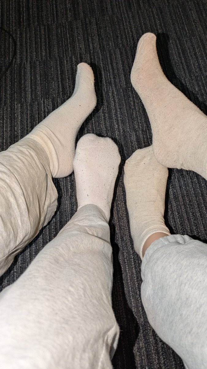 Sole sisters tweet media