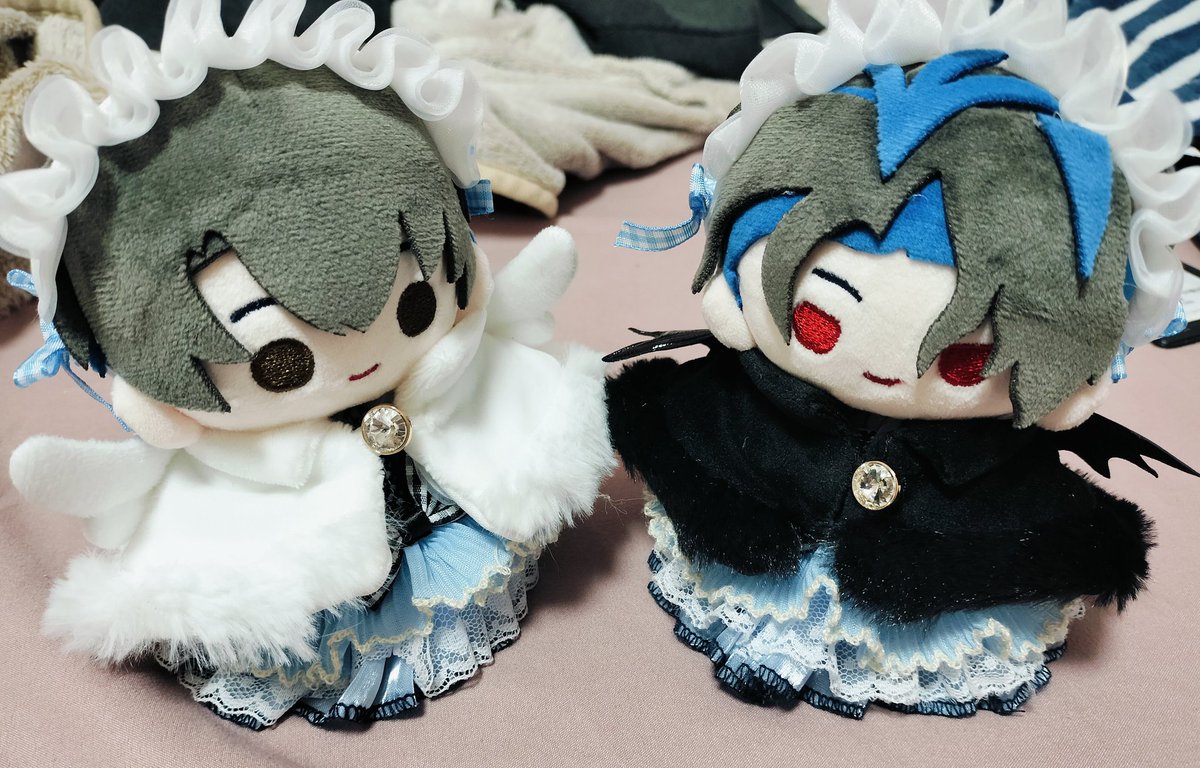 昨日池袋で買った新しいお洋服なんだけど(1枚目はケープだけ) 土日の