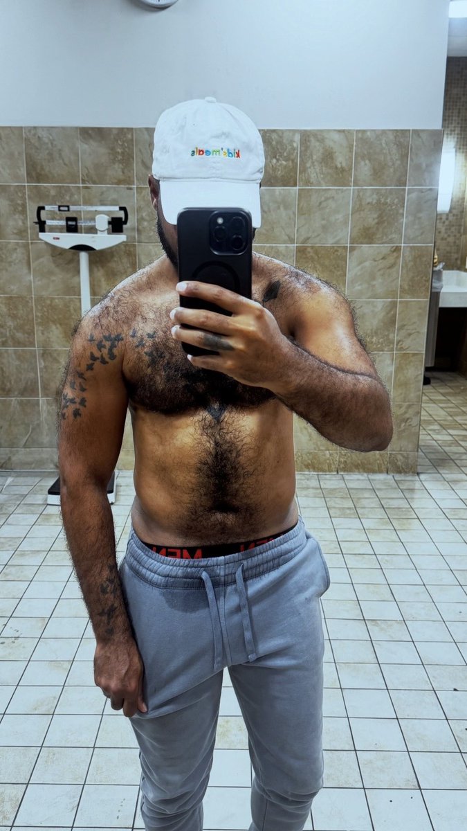Drizzy_HTX_'s tweet photo. #GymLife 💪🏽 https://t.co/G2FEGXjGO9