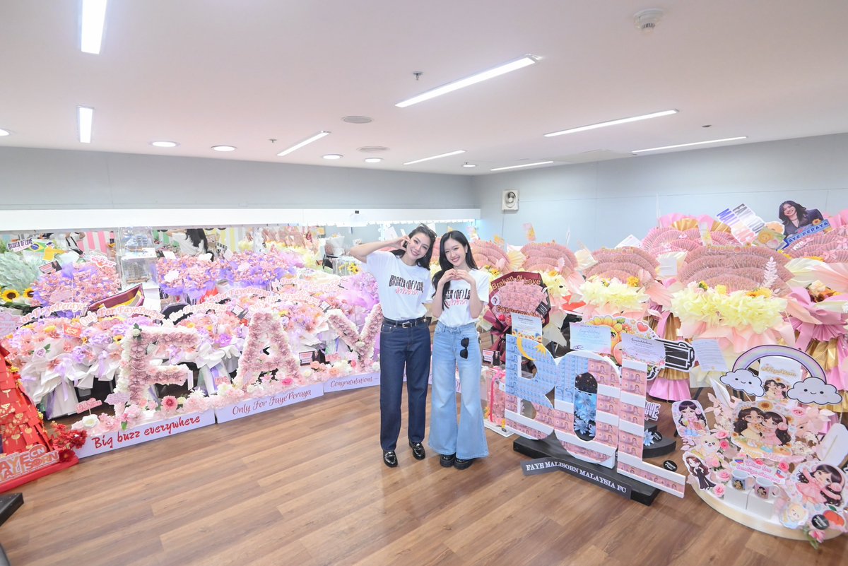 ขอบคุณที่มาหากันนะ อีกไม่นานจะได้ดูซีรีส์แล้ว ฝากเป็นกำลังใจให้พวกเราด้วยนะ แล้วเจอกันค้าบบบ 🫶🏻🌻🍑✨

#BrokenOfLoveTheSeries
#FayeAtom
#FayePeraya #AtomPariya
#BrokenOfLoveหัวใจช้ำรัก
#FabelEntertainment