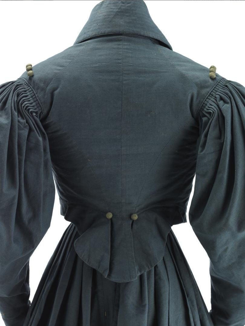 Riding habit, c. 1830

Wool serge

<a href="/PalaisGalliera/">Palais Galliera</a> 
#FashionHistory