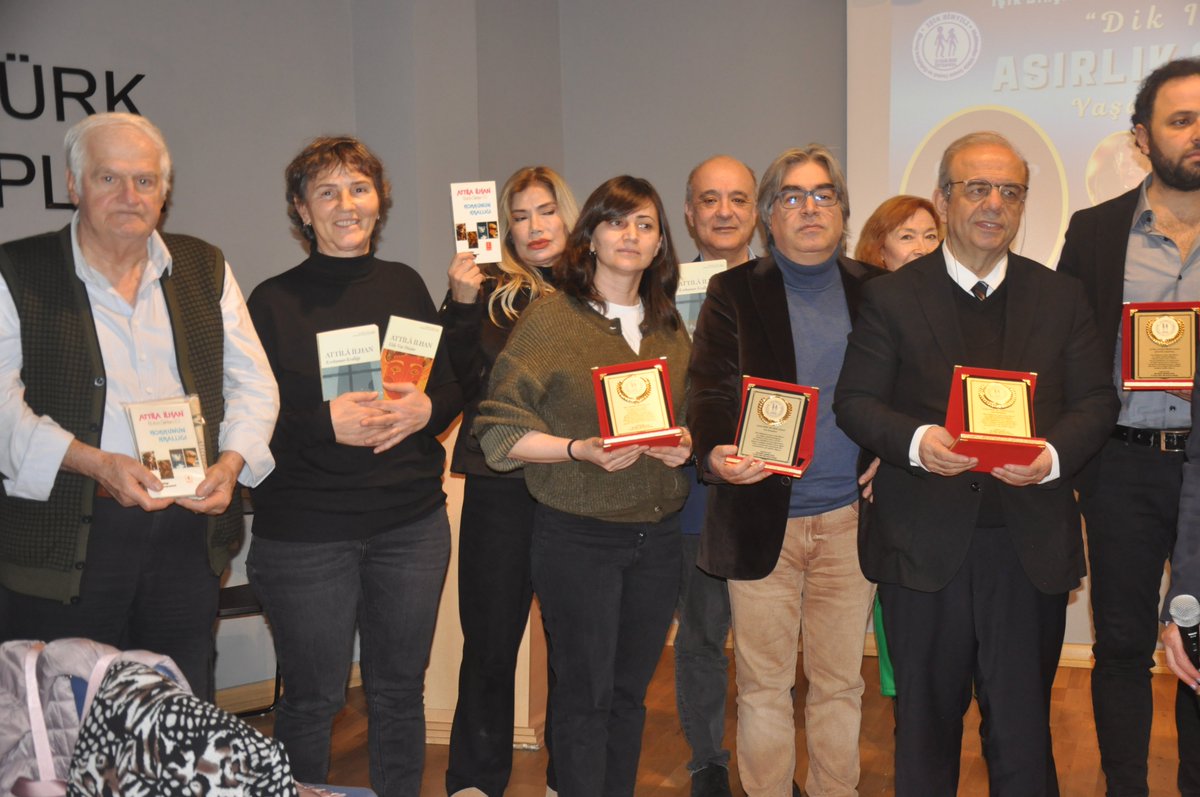 isikbinyili's tweet photo. "Asırlık Çınar Attila İlhan~Dik Işık Çekirdekleri" adlı program; @IBB_Ataturkktp'nda #Türkiye'nin en önde gelen şairlerinden A.İlhan'ın 100.cü Doğum Yıldönümünü @isikbinyili öncülüğünde 21 Şubatta kutladık. #DünyaŞiirGünü #aibsvakfi
#attilailhan100 #İBB_Ataturkktp @doganhizlan https://t.co/aUBElJBr6h