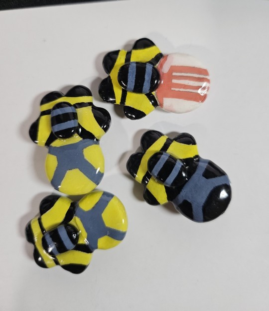 IndecisiveFiend tweet media