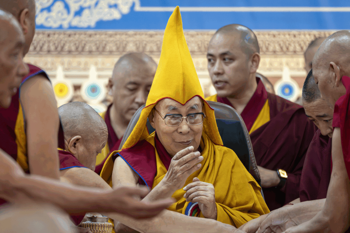 BuddhismTibet's tweet image. Today, 23 February 2026, His Holiness the 14th Dalai Lama attends a Long Life Prayer offered by former Tibetan political prisoners from around the world and the Lhasa Boys Association Switzerland at Thekchen Choeling Tsuglakhang.

#DalaiLama #LongLifePrayer #Tibet